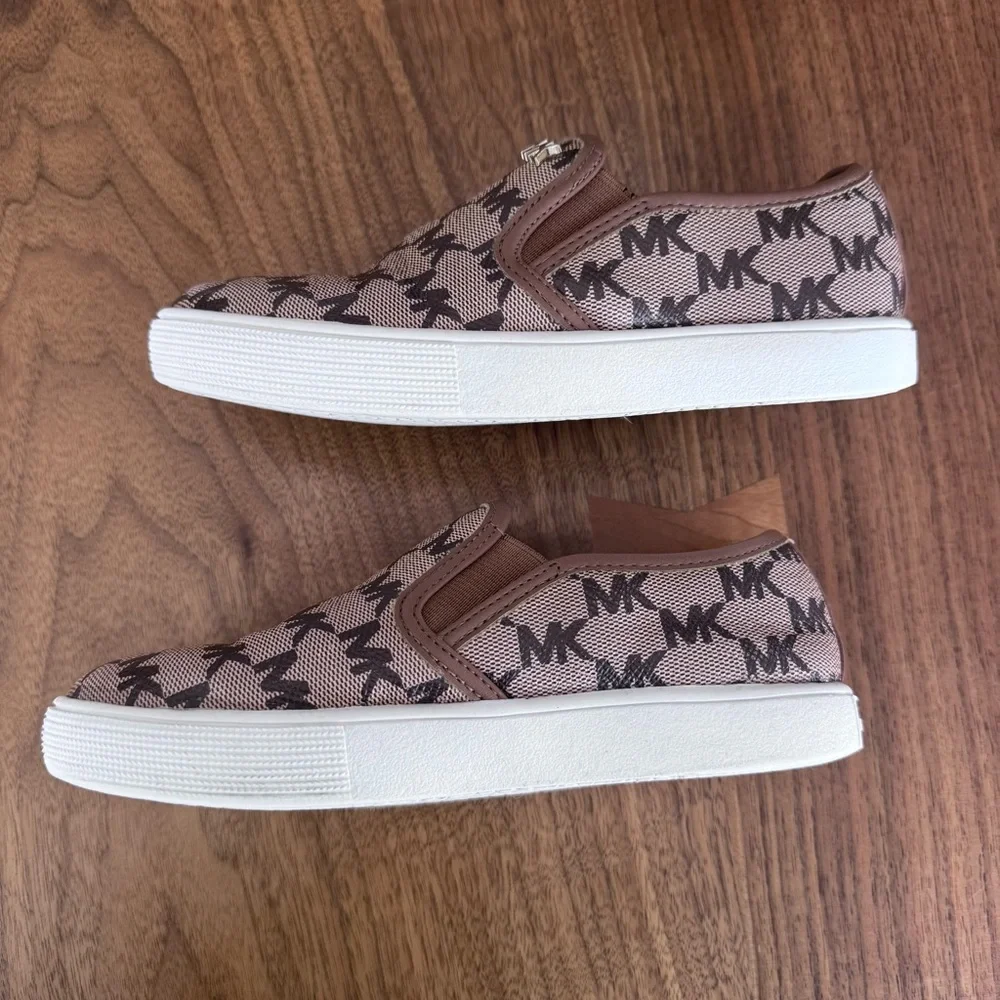 Michael Kors Kids Slip-On Girl’s Sneakers. Size 13 - Picture 8 of 11